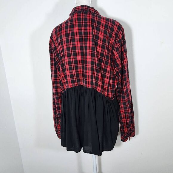 Beach Lunch Lounge Red and Black Plaid Flannel with Gathered Back Detail Size XL - Picture 5 of 9